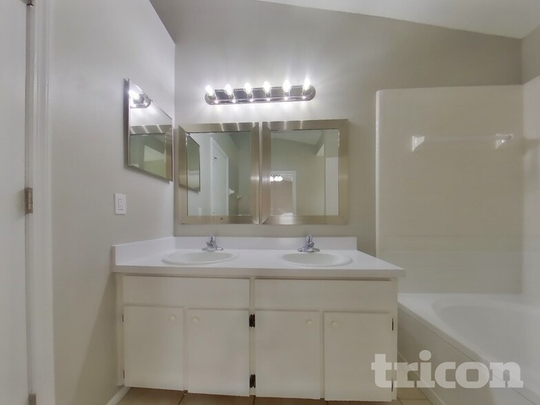 Building Photo - 1289 Cleveland Ave