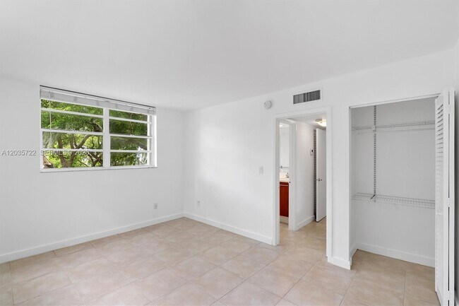Building Photo - 750 NE 64th St