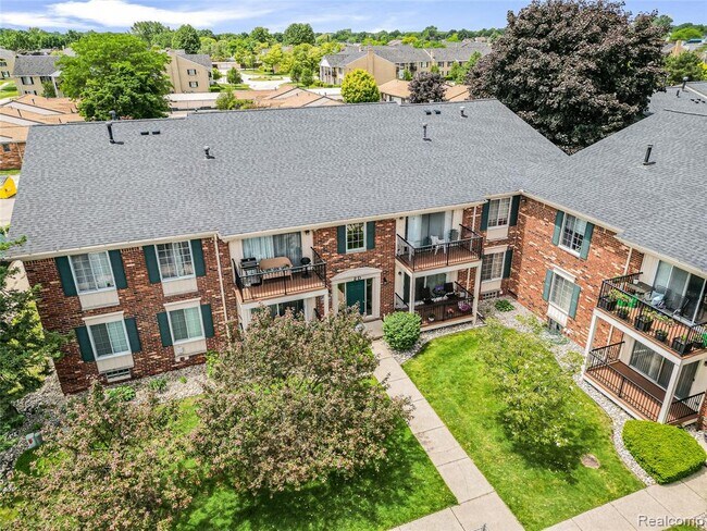 Building Photo - 34763 Maple Ln Dr