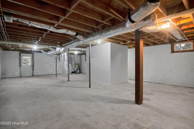 Building Photo - 300 Long Acres Dr