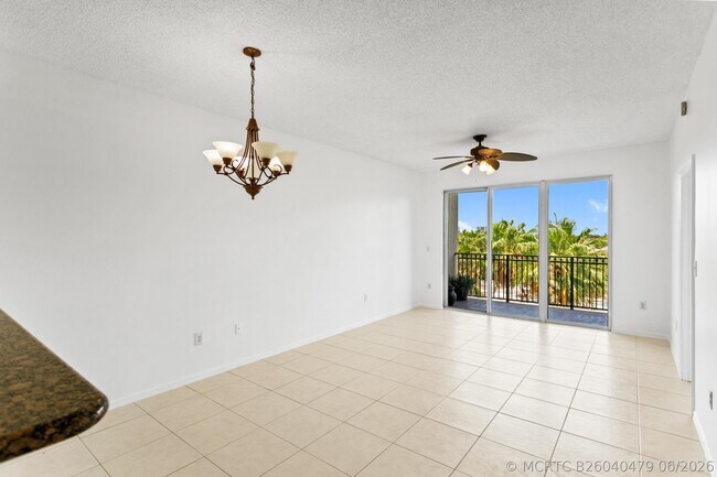Building Photo - 27 Royal Palm Way