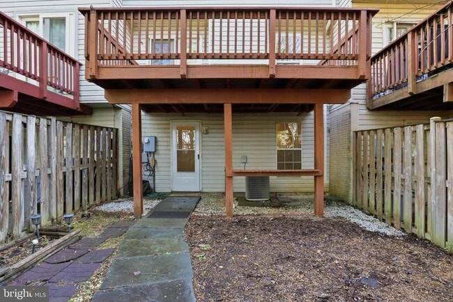 Building Photo - 6203 Abbottsbury Row