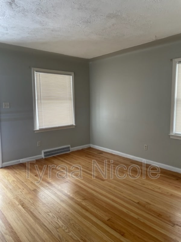 Building Photo - 9936 Montrose St