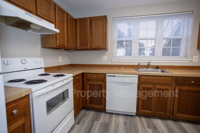 Building Photo - 16326 Taconic Cir