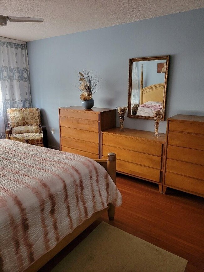 Building Photo - 1833 S Ocean Dr