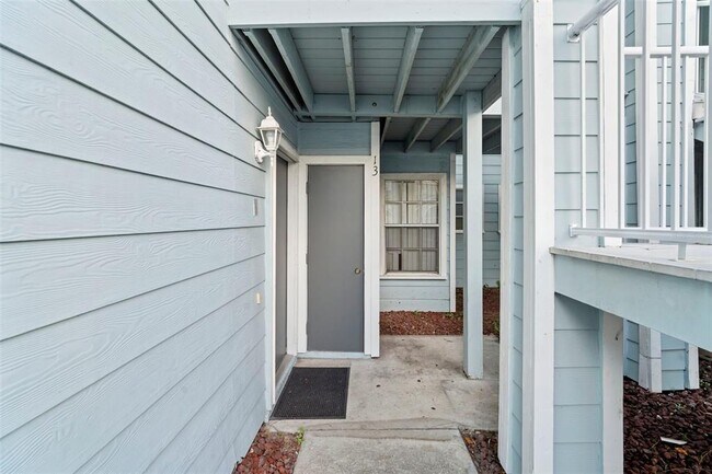 Building Photo - 2051 Royal Bay Blvd