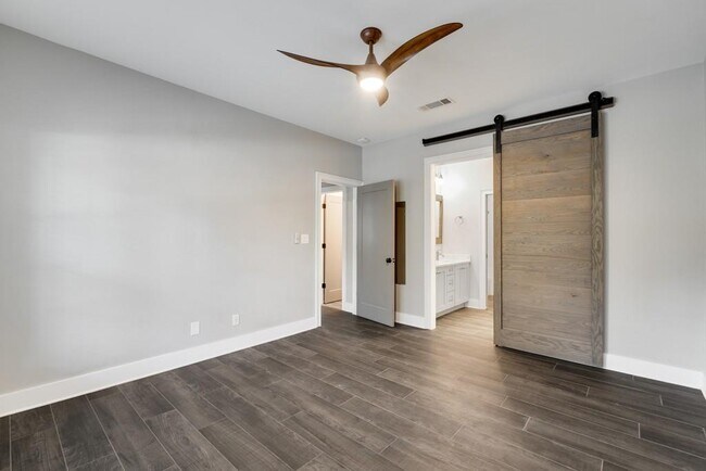 Building Photo - 240 Renaissance Pkwy NE