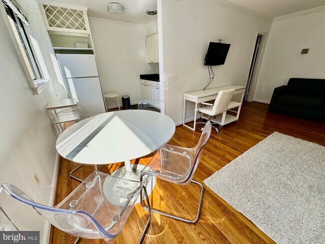 Building Photo - 5112 MacArthur Blvd NW