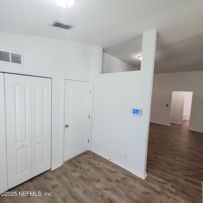 Building Photo - 15307 Bareback Dr