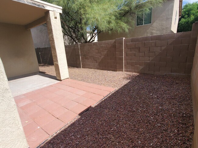 Building Photo - 4211 E Wading Pond Dr