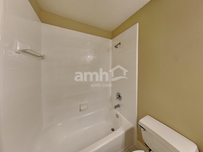 Building Photo - 805 Putters Green Way N