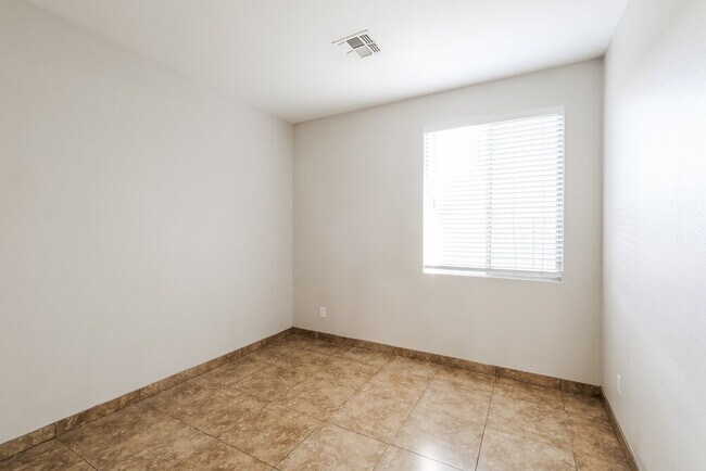 Building Photo - 3014 W Donner Dr