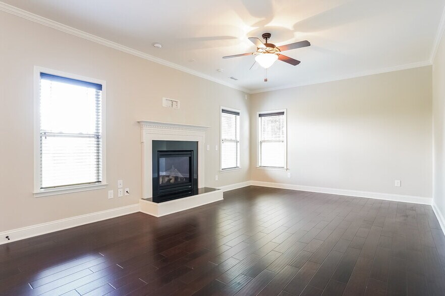 Building Photo - 104 Claymore Dr
