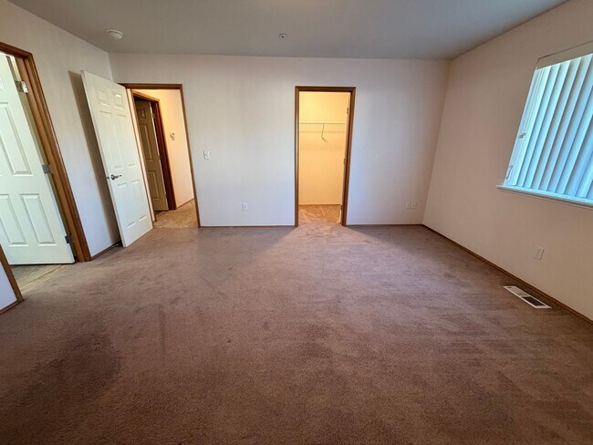 Building Photo - Beautifully updated 3-bedroom, 2-bathroom www.stillproperties.com