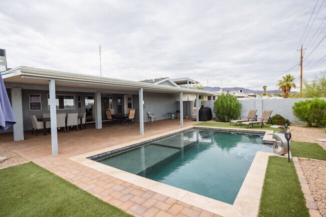 Building Photo - 3 BEDROOM 2 BATH 2 CAR GARAGE POOL HOME W/...