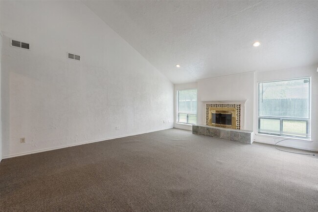 Building Photo - 1915 Mustang Springs Dr