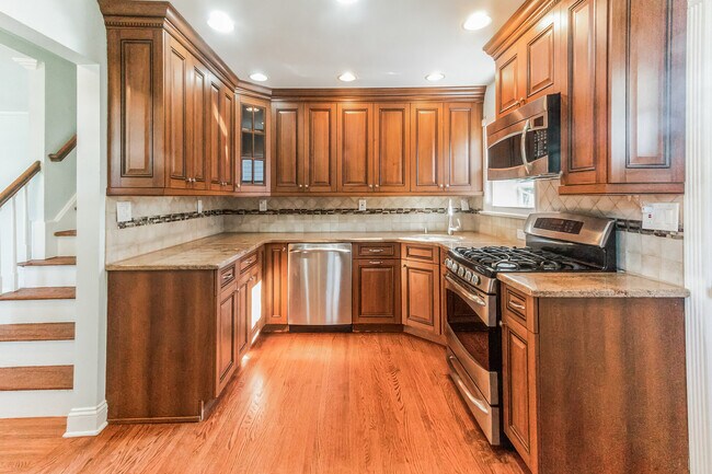 Building Photo - 1519 Boulevard