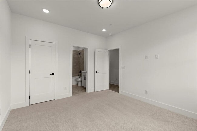 Building Photo - 673 soul Aly