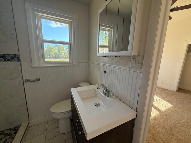 Building Photo - 105 S Magnolia St