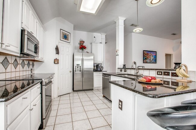 Building Photo - Charming Single Story Home In Gated Oakridge Pointe!