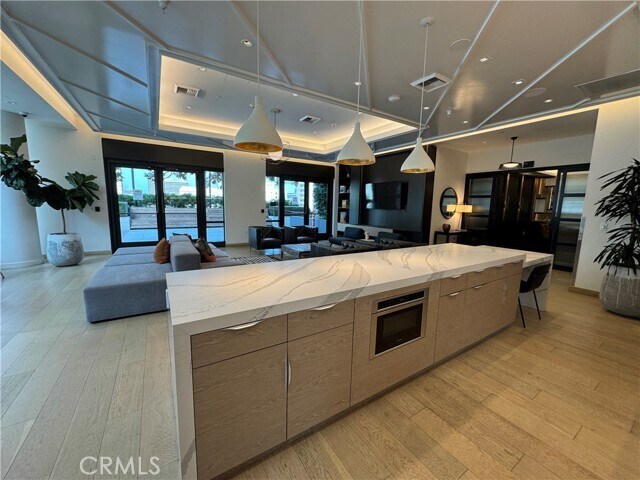 Building Photo - 400 S Broadway