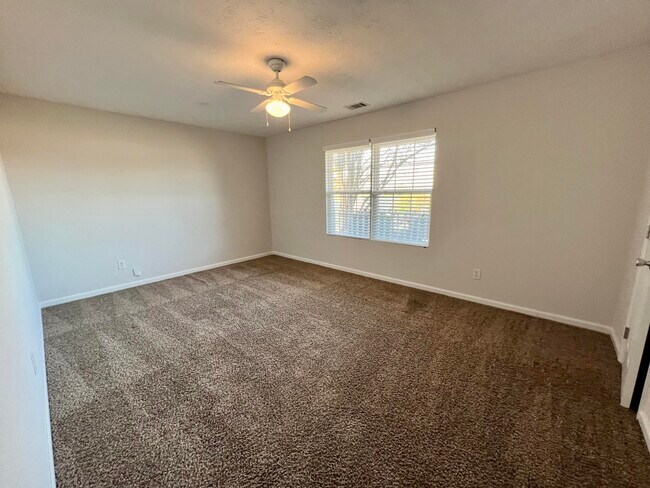 Building Photo - 707 Porter Ln