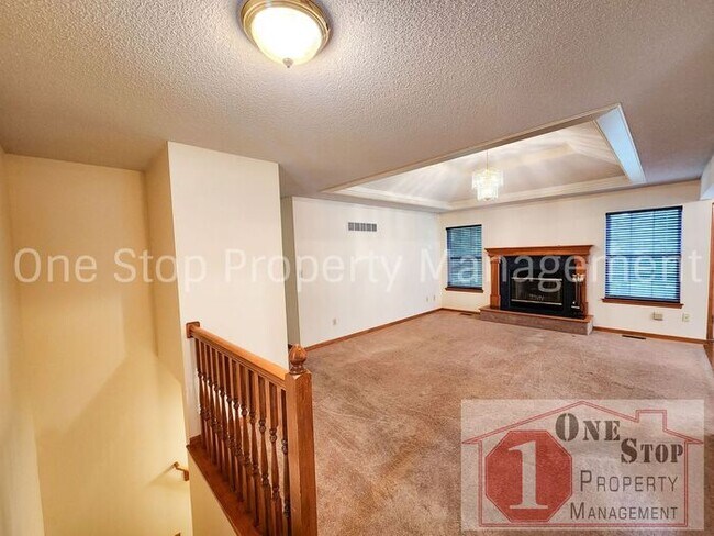 Building Photo - 3 Bedroom, 2 Full Bathrooms and oversized ...