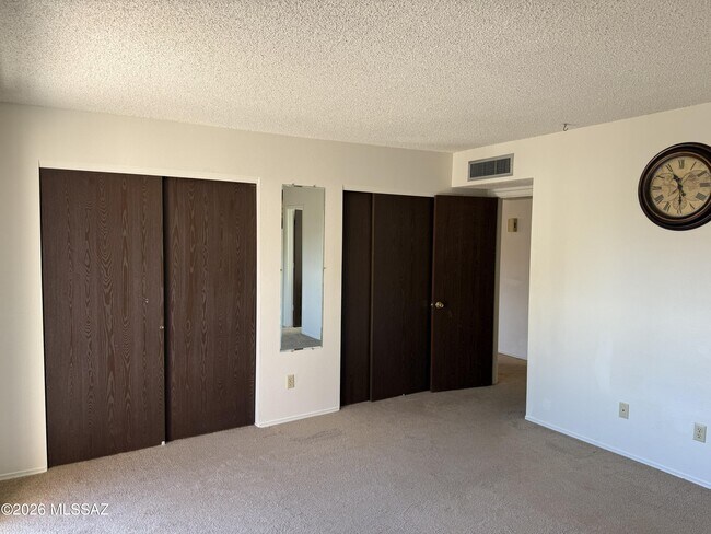 Building Photo - 964 S Pantano Rd