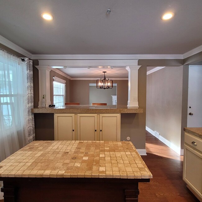 Building Photo - Upper St. Clair 4 Bedroom Home - In ground...