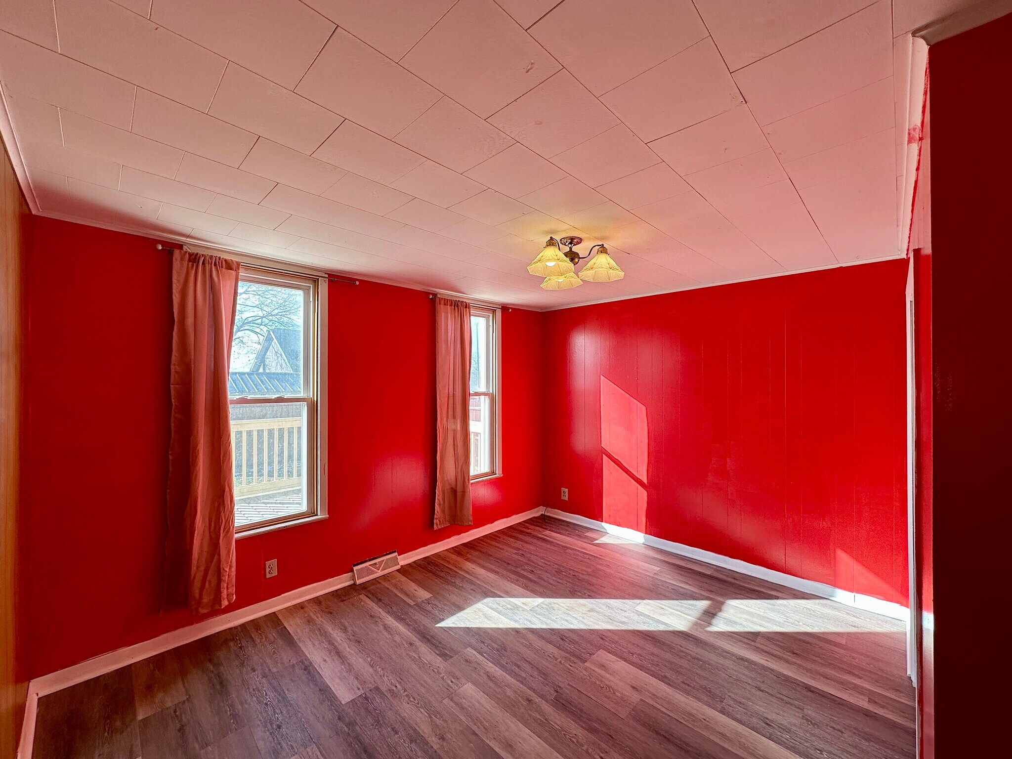 Building Photo - 628 Superior St