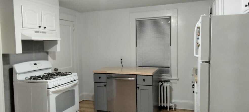 Building Photo - 39 Nordhoff Pl