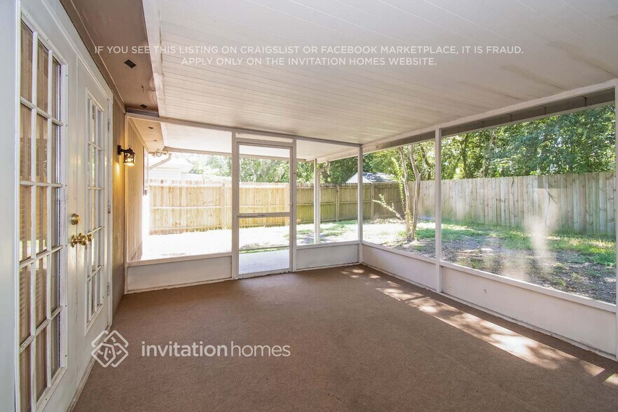 Building Photo - 8258 Lakemont Dr