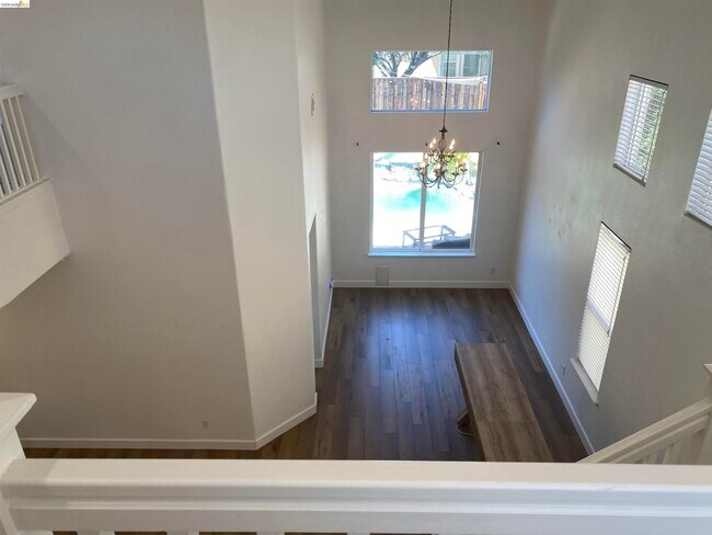 Building Photo - 1417 Solana Dr