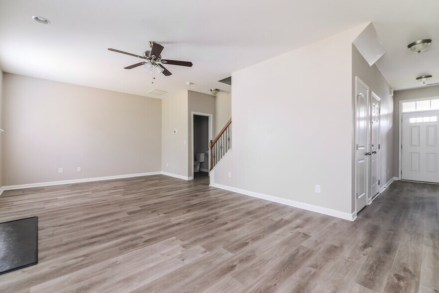 Building Photo - 3640 Tule Spring St