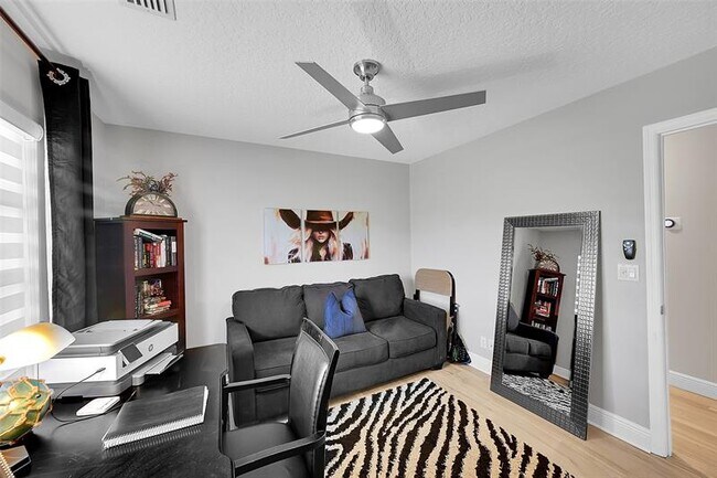 Building Photo - 8606 Arrowhead Dr