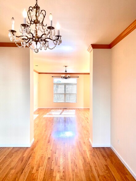 Building Photo - 5785 Kingsbury Pl