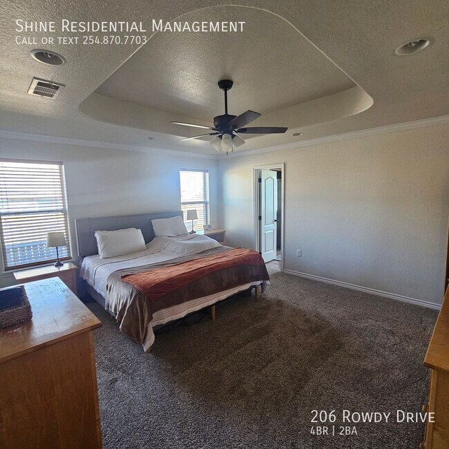 Building Photo - 206 Rowdy Dr