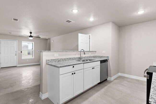 Building Photo - 804 White Meadow Ln