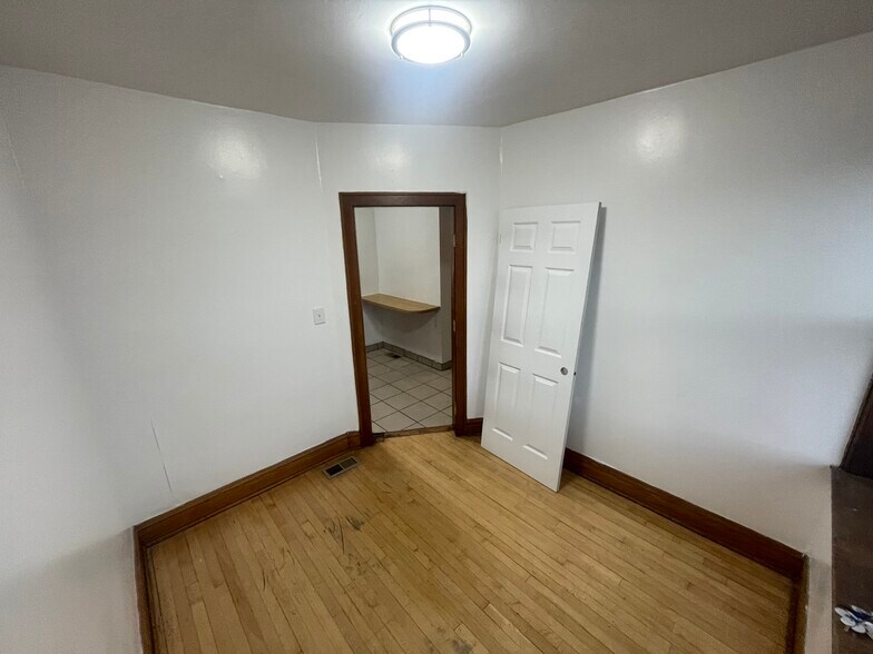 Building Photo - 4829 S Tripp Ave