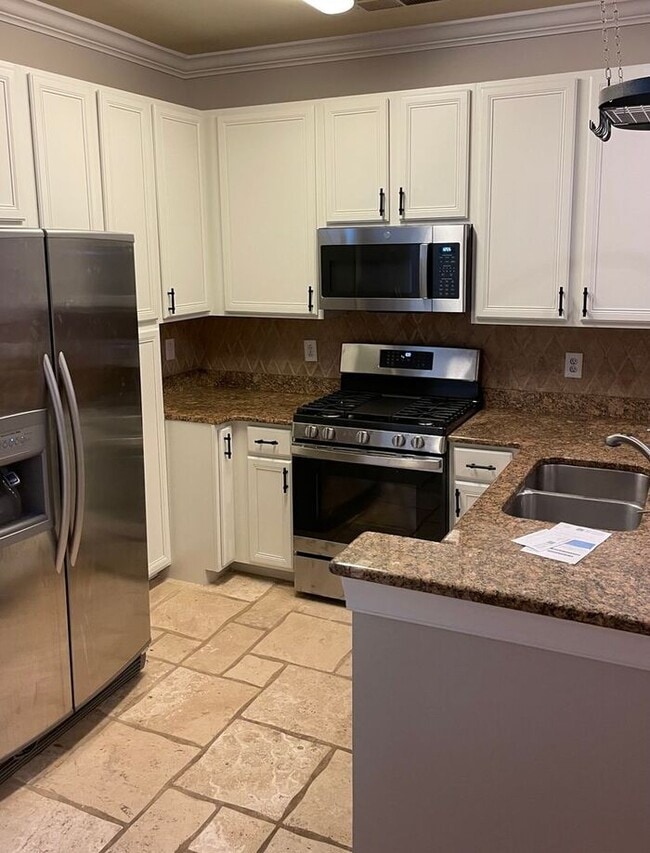 Building Photo - Hot 2 bed 2.5 bath townhome  in Uptown Charlotte!