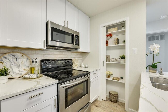 Building Photo - 8888 Tallwood Dr