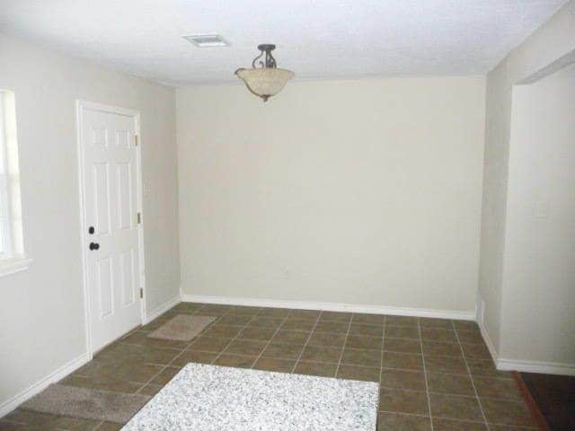 Building Photo - Newly Remodeled
