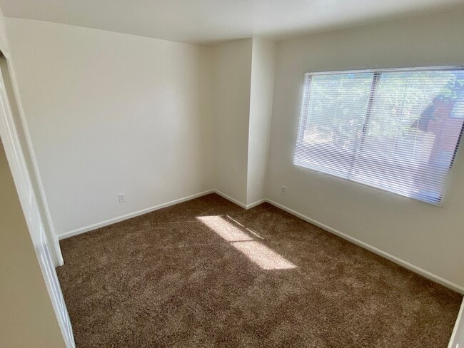 Building Photo - MOVE IN SPECIAL 3 Bedroom 1 Bathroom in Hallcraft Villas