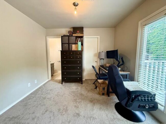 Building Photo - 2 Bed | 2 Bath Condo on Crybaby Hill