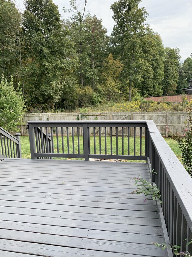 Building Photo - 678 Fox Hound Dr