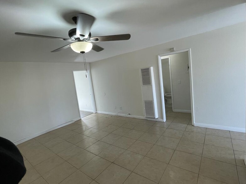 Livingroom - 2152 W Alameda Ave