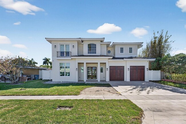 Building Photo - 310 SE 9th Ct