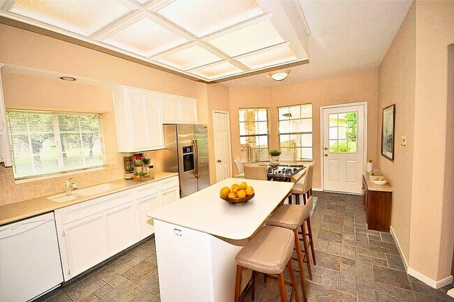 Building Photo - 16811 Willow Bend Ct