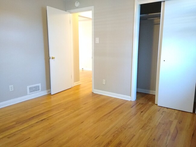 Building Photo - Park Hill 2 Bedroom 1 Bath Central Air! At...