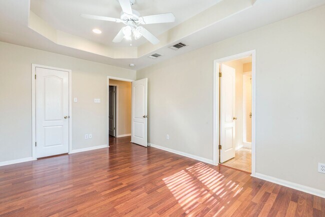 Building Photo - Charming 3 bedroom, 2 bathroom home in the heart of East Austin